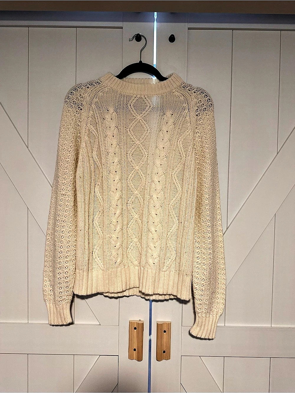 Cable Knit Sweater in Cream Large Like New